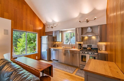 Tahoma Casa | Moderno West Shore Chalet - a pie de la playa