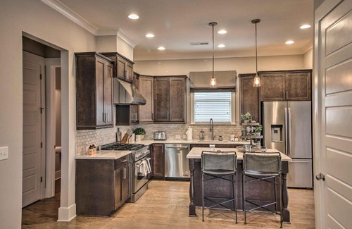 Westside Casa | Modern West Town Home - Mins to Downtown Atlanta!
