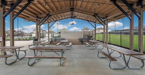 San Antonio Casa | Modern Western 5BR Retreat! BMT SeaWorld Riverwalk Alamo