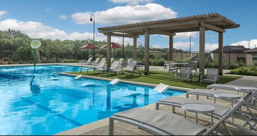 San Antonio Casa | Modern Western 5BR Retreat! BMT SeaWorld Riverwalk Alamo
