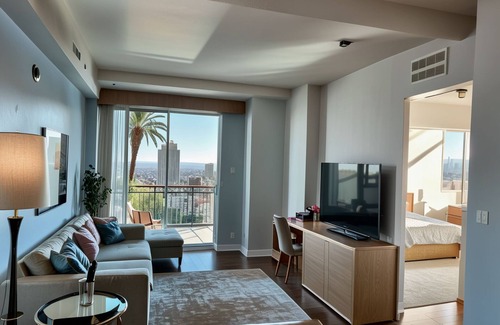 Westwood Apartamento | Modern Westwood Executive Suite