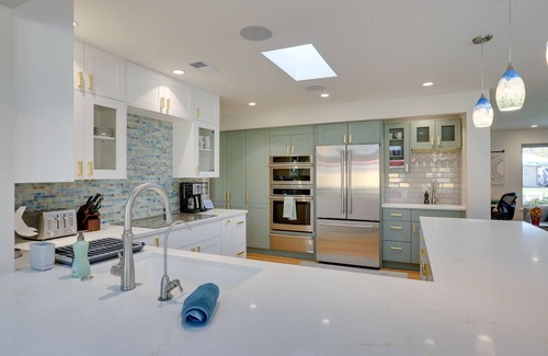 Barths Casa | Modern Wheat Ridge Home w/ Private Hot Tub & Sauna
