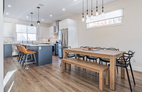 Silver Star Mountain Casa | Modern Whole Duplex - Sleeps 24! Both sides, 2 hot tubs, garages and A/C!