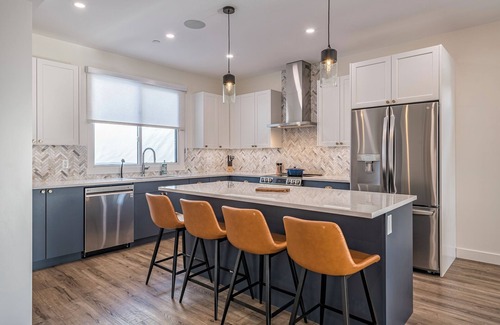 Silver Star Mountain Casa | Modern Whole Duplex - Sleeps 24! Both sides, 2 hot tubs, garages and A/C!