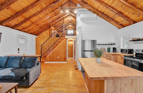 Pocohanna Cabin Colony Casa | Modern Wilderness Cabin | BBQ - Firepit - Hot Tub