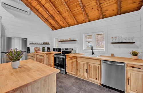 Pocohanna Cabin Colony Casa | Modern Wilderness Cabin | BBQ - Firepit - Hot Tub