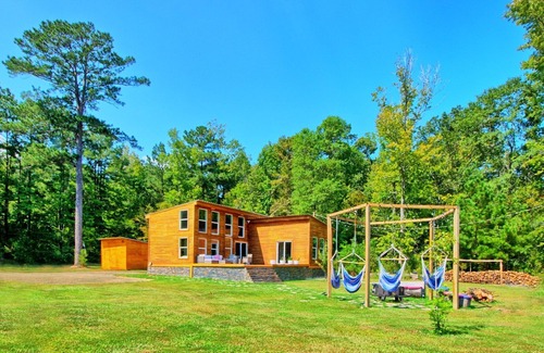 South Toledo Bend Cabina | Modern wood infused Cabin