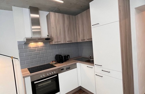 Wiener Neustadt Apartamento | Modern "Yellow" apartment in the historic center