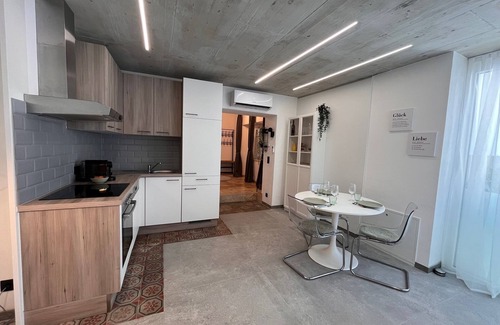 Wiener Neustadt Apartamento | Modern "Yellow" apartment in the historic center