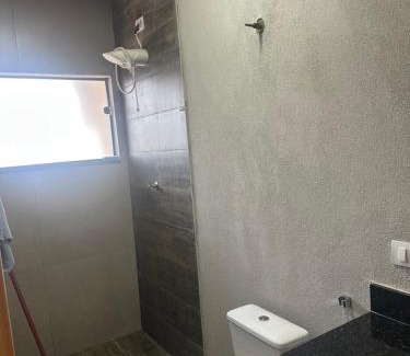 Americana Casa | Moderna área com Wi-Fi e ar condicionado