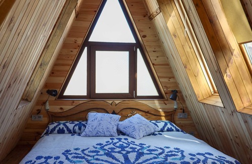 Prades Cabina | Moderna casa en el árbol triangular