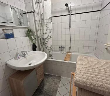 Ottersleben Apartamento | Moderne 75m2 Wohnung mit Balkon und Blick ins Grüne