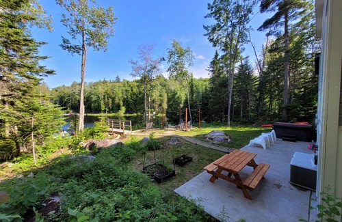Chertsey Chalet De Esquí | Moderne Chalet, bord de lac, 4 chambres , avec SPA