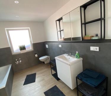Waigolshausen Apartamento | Moderne Ferienwohnung Hergolshausen