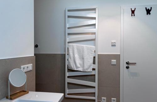 Feldwies Apartamento | Moderne Ferienwohnung Übersee