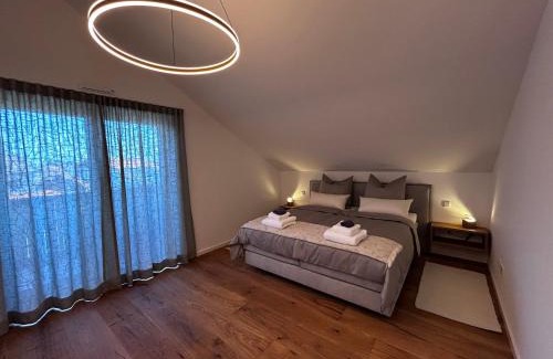 Feldwies Apartamento | Moderne Ferienwohnung Übersee