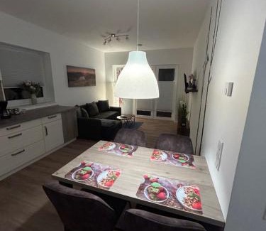 Schiffdorferdamm Apartamento | Moderne Ferienwohnung Green Garden mit Garten und Stellplatz