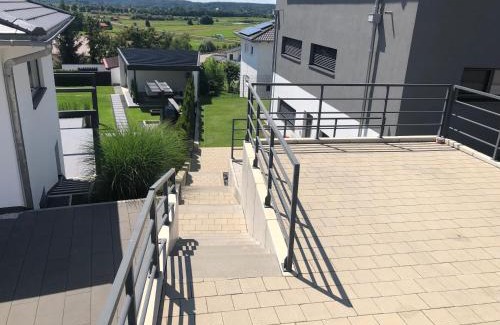 Gunzburg District Apartamento | Moderne Ferienwohnung mit Terrasse und Garten