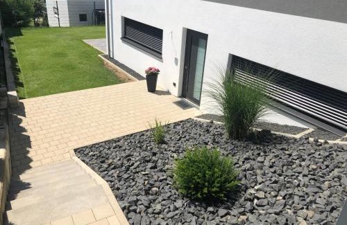 Gunzburg District Apartamento | Moderne Ferienwohnung mit Terrasse und Garten