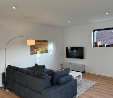 Venningen Apartamento | Moderne Ferienwohnung mit Terrasse, Grill & Privatparkplatz