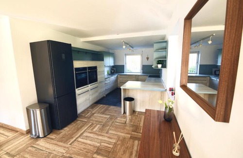 Hochwaldhausen Apartamento | Moderne, herzliche und große Ferienwohnung mitten im Naturpark