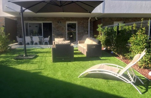 Cavalaire-sur-Mer Apartamento | Moderne T2 avec garage ,très calme avec jardin privé et piscine, à 400m du centre ville et des plages, WIFI remise supplémentaire de 10 pourcent pour une location à la semaine