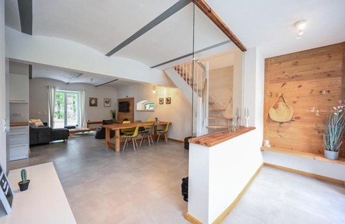 Eckartsberg Apartamento | Moderne und gemütliche Maisonette-Ferienwohnung mit Terrasse und WALLBOX im FarmHouse Eckartsberg bei Zittau