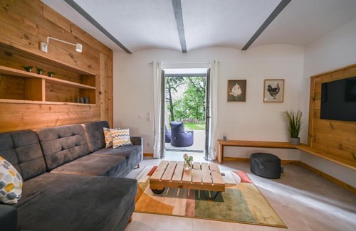 Eckartsberg Apartamento | Moderne und gemütliche Maisonette-Ferienwohnung mit Terrasse und WALLBOX im FarmHouse Eckartsberg bei Zittau