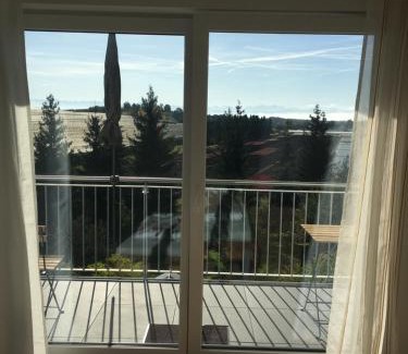 Raderach Apartamento | Moderne Wohnung mit Bergsicht