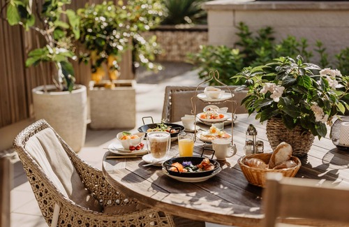 Riedenburg Apartamento | Apartamento moderno con gran balcón en el triángulo del spa.