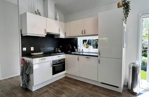 Sint Maartensvlotbrug Casa | Modernes Chalet im Park Campanula mit Schönem Garten mit Privatsphäre, 2 Personen, Wlan, Haustier Wilkommen
