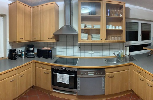 Weststadt Casa | Modernes Doppelhaus mit Terrasse – Ideal für Familien, Monteure & Messegäste