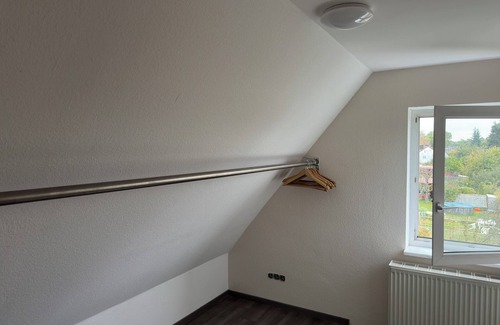 Weststadt Casa | Modernes Doppelhaus mit Terrasse – Ideal für Familien, Monteure & Messegäste