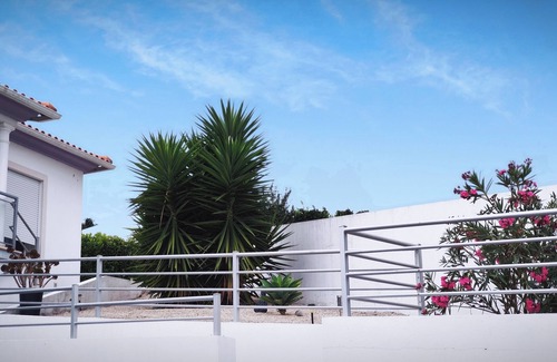 Batalha Casa | Modernes Haus bis zu 6 Personen mit Pool und Terrasse