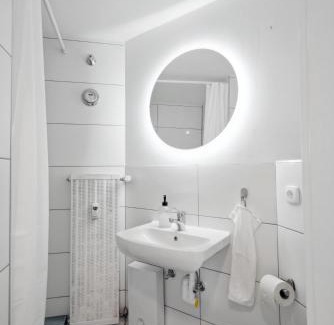 Guels Apartamento | Modernes Studio im Erdgeschoss - ZachaStay Koblenz Guels