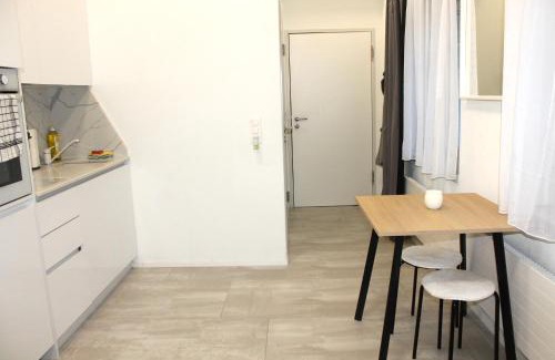 Bilten Apartamento | Modernes Studio mit eigenem Bad, Küche & Parkplatz