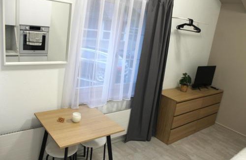Bilten Apartamento | Modernes Studio mit eigenem Bad, Küche & Parkplatz