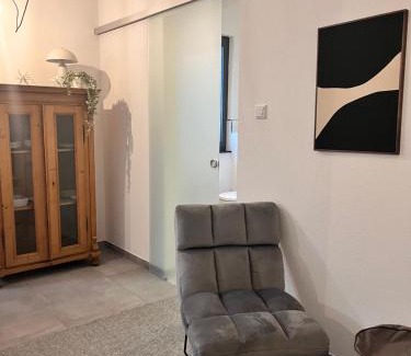 Lage Apartamento | Modernes Tiny Apartment in Lage