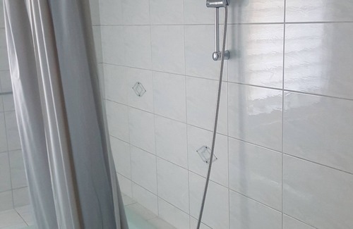 Nuenchritz Apartamento | Modernes und Zentrales Wohnen Direkt in Nünchritz