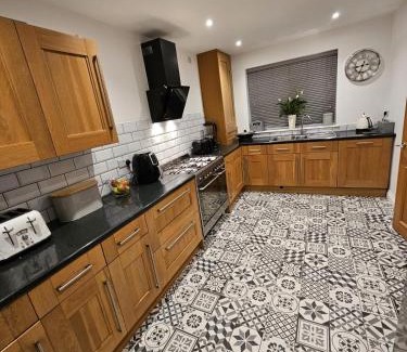 Wrexham Casa | Modernised 3 Bed House