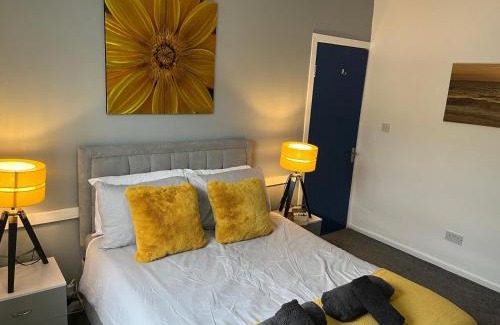 Runcorn Apartamento | Modernised 4bed stay-away-home in Runcorn sleeps 7