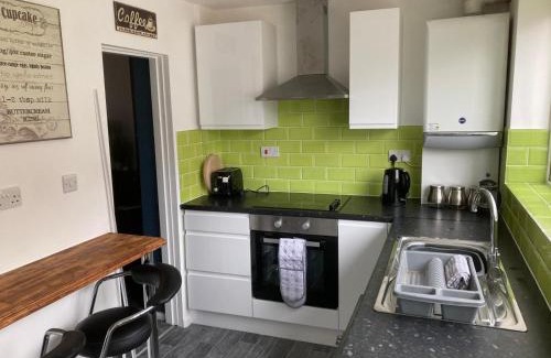 Runcorn Apartamento | Modernised 4bed stay-away-home in Runcorn sleeps 7