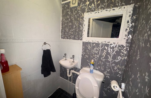 Castle Casa | Modernised House Near City Centre & Beach w/Wifi, Parking, Snooker Table & More!