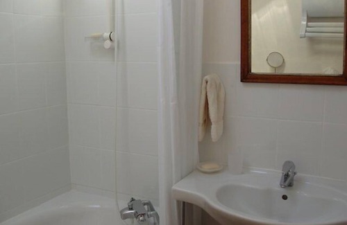 Mouchan Otro | Modernizado antigua casa de labranza. Magníficas vistas. Piscina climatizada privada. Capacidad para 8 personas, más bebés