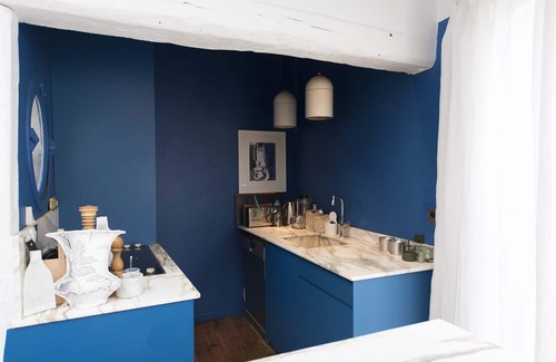 Quartier de Rochechouart Apartamento | Conjunto de casa vibrante y elegante en una hermosa casa con patio cerca de Montmartre (Veeve)