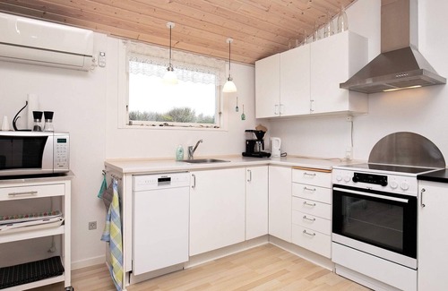 Nr. Lyngby Strand Casa | Refugio costero modernizado-By Traum