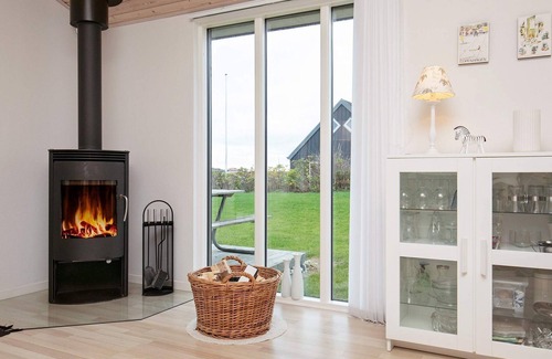 Nr. Lyngby Strand Casa | Refugio costero modernizado-By Traum
