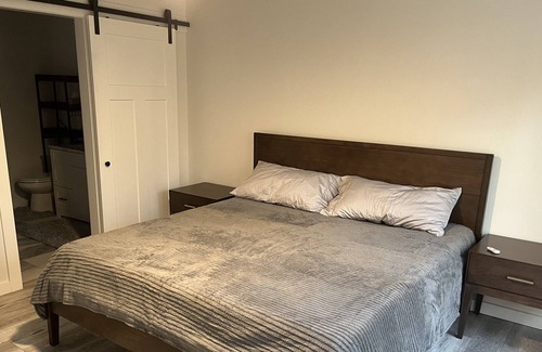Nineveh Casa | Modernly Appointed Lakehouse, Backs Up to the Woods, Sleeps 10, Full Kitchen