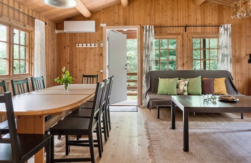 Knared Casa | Modernly furnished cottage | SE02011