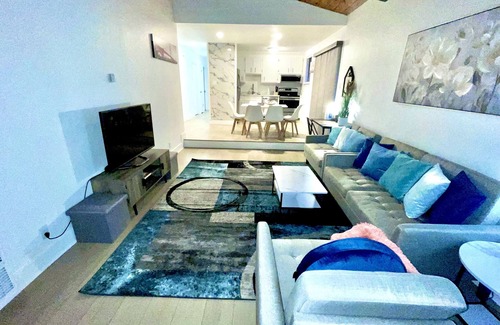 Richmond Casa | Modernly Remodeled Cabin-Style Bungalow